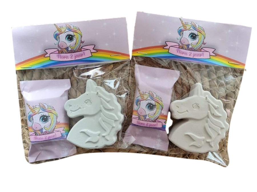 Unicorn traktatie - Rozijnendoosje en Stoepkrijt